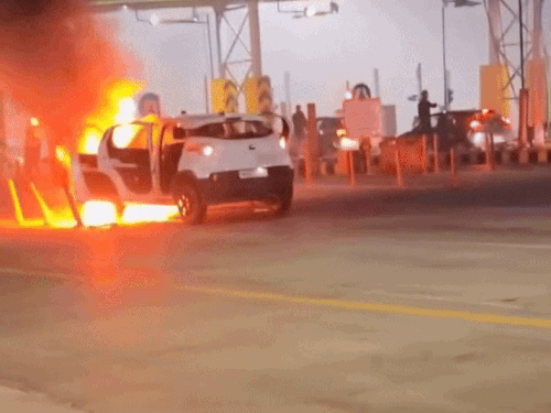Car Catches Fire on Dwarka Expressway Near Toll Plaza; Driver Jumps to ...