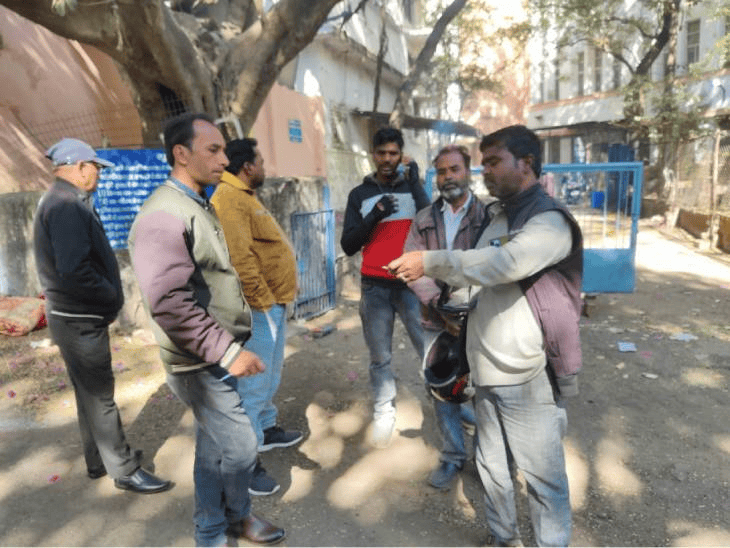 बुधवार दोपहर पीएम के बाद रोशन का शव परिजनों को सौंप दिया गया है।