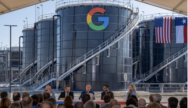 अल्फाबेट इंक को गूगल ने 2015 में शुरू किया था।