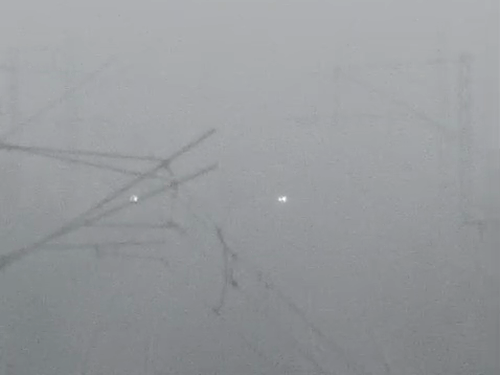 कोहरे के विजिबिलिटी शून्य रही, वाहनों चालकों को लाइट जलाकर चलना पड़ा।