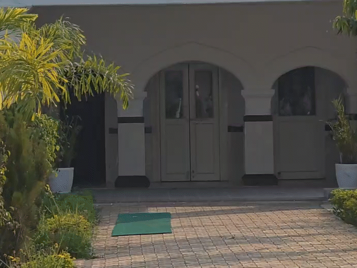 राजनिवास (सर्किट हाउस) में ही युवती के साथ गैंगरेप हुआ था।