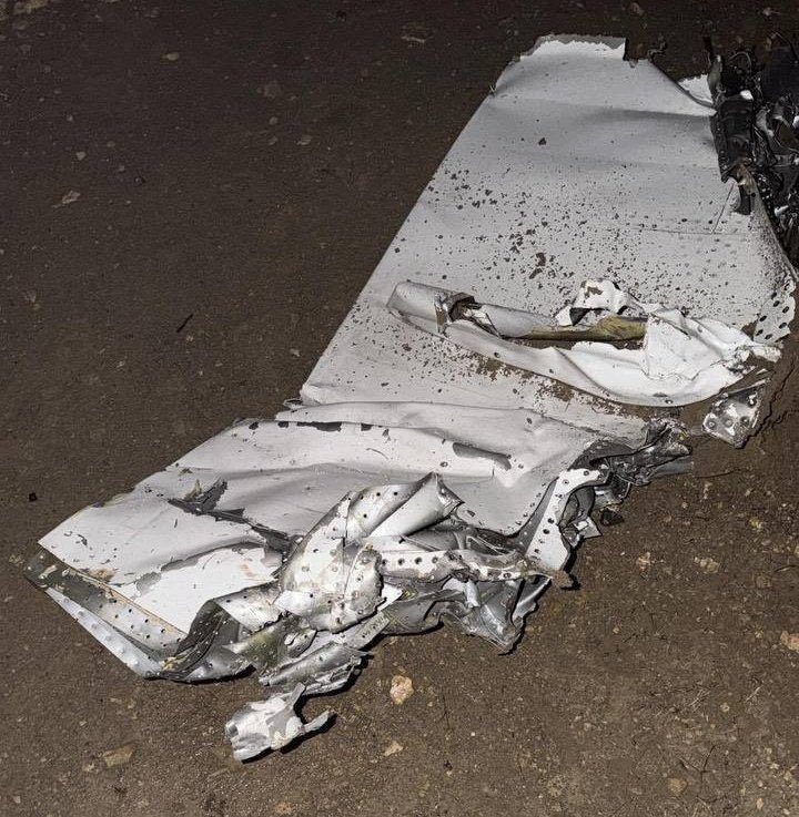 रेस्क्यू टीम को हादसे वाली जगह पर प्लेन के टुकड़े मिले।