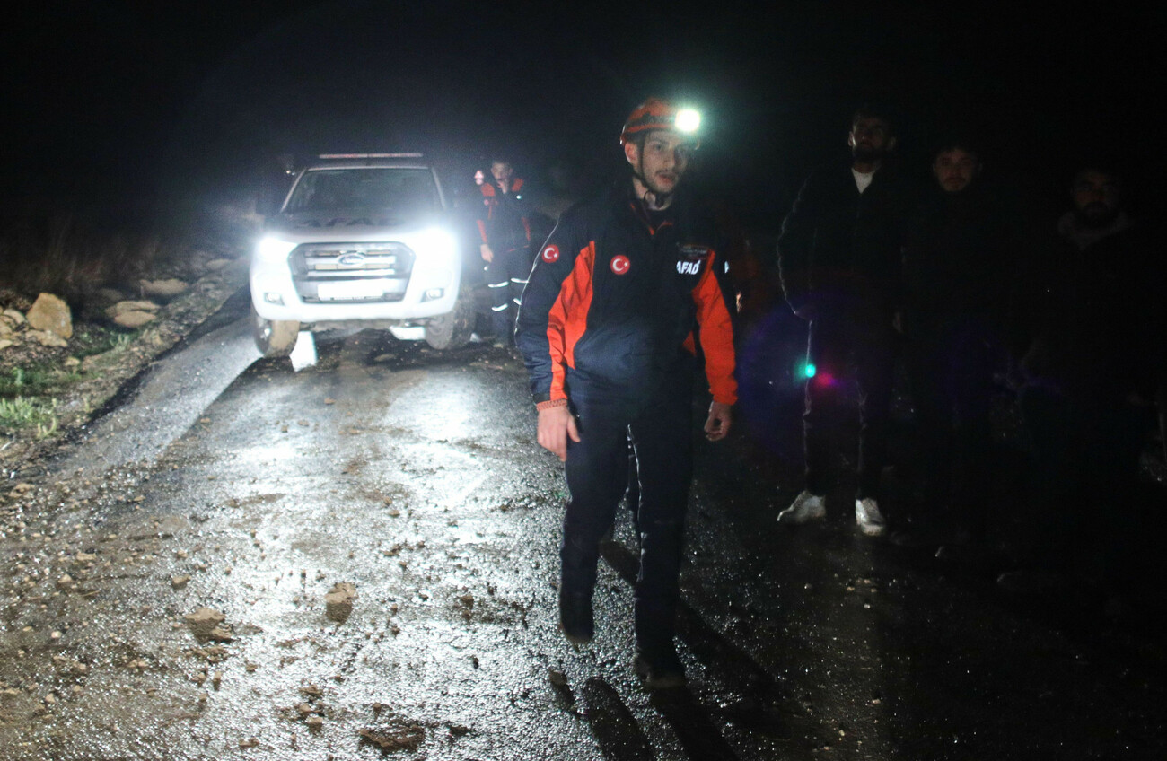 हादसे के बाद तुर्किये की रेस्क्यू टीम मौके पर पहुंची।