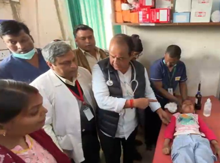 डॉ. इरफान अंसारी ने तत्काल उचित इलाज के निर्देश दिए।