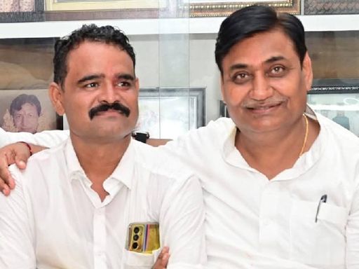 कांग्रेस प्रदेशाध्यक्ष गोविंद सिंह डोटासरा के साथ कांग्रेस ब्लॉक अध्यक्ष रूपलाल।