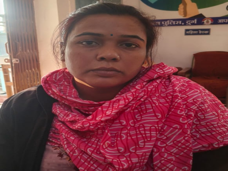 चोरी करने वाली महिला को पुलिस ने किया गिरफ्तार।