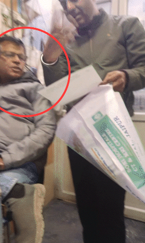 एजेंट मुफ्त होने वाली जांच के भी पैसे वसूलते हैं।