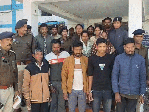 गर्लफ्रेंड के दबाव और भरण-पोषण से बचने पति ने पत्नी और बेटे की गला घोंटकर हत्या की - Dainik Bhaskar