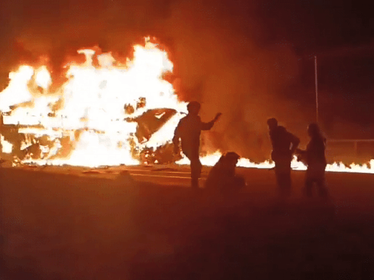 हादसा गोरलाथु के पास हुआ, बस बेंगलुरु से गोकर्ण जा रही थी। - Dainik Bhaskar