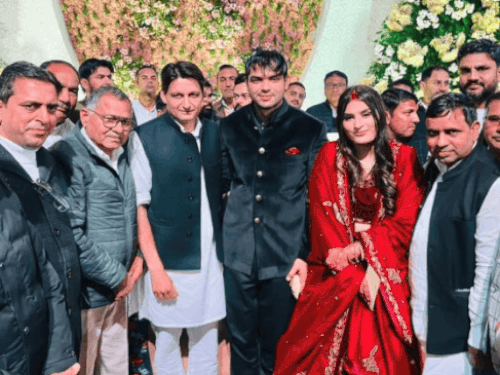 रोहतकचे खासदार दीपेंद्र हुड्डा यांनी हॉटेलमध्ये पोहोचून नीरज आणि हिमानीला शुभेच्छा दिल्या. दीपेंद्रने आपल्या सोशल मीडिया अकाउंटवर याचा फोटोही शेअर केला.