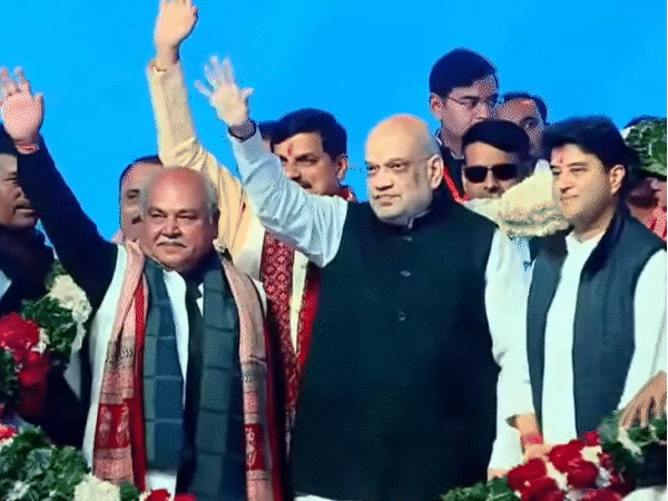 अमित शाह ने मंच से सिंधिया को राजा साहब कहा। सीएम मोहन यादव की भी जमकर तारीफ की।