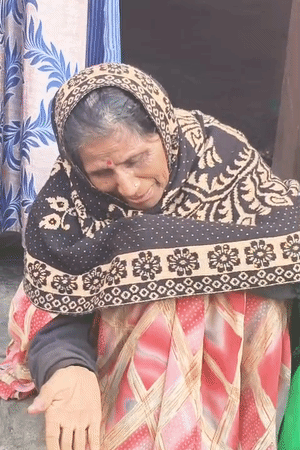 मां ने बताया- दोनों कुछ बोल नहीं रही थीं। मैंने उनसे खुद ही पूछा तो उन्होंने बताया कि फिनायल पी लिया है।