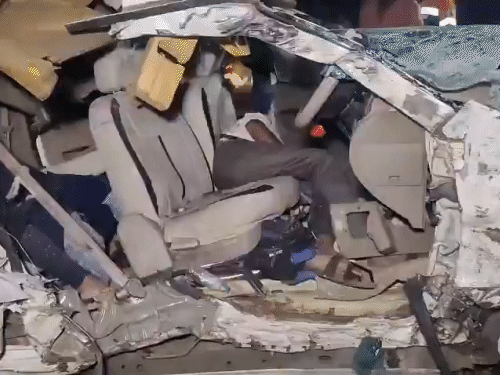 हादसे की सूचना मिलते ही तित्ताकुडी और रामनाथम पुलिस मौके पर पहुंची और स्थानीय लोगों की मदद से फंसे लोगों को बाहर निकाला।