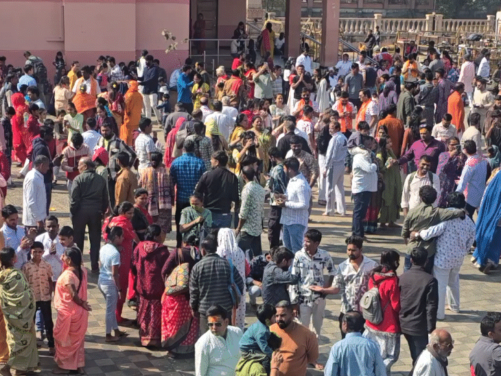 श्री महाकाल महालोक परिसर में पहुंचे भक्त।