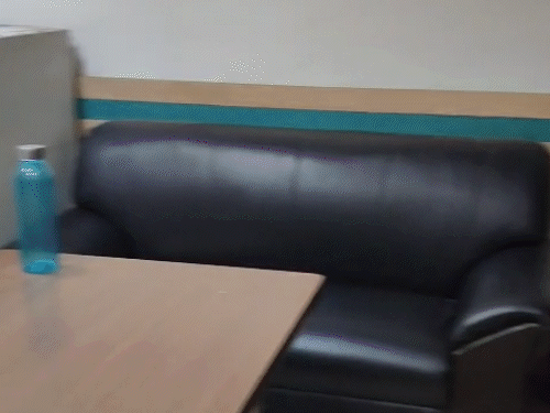 एमआरआई सेंटर 60 के केबिन में जिम्मेदार नहीं मिले।