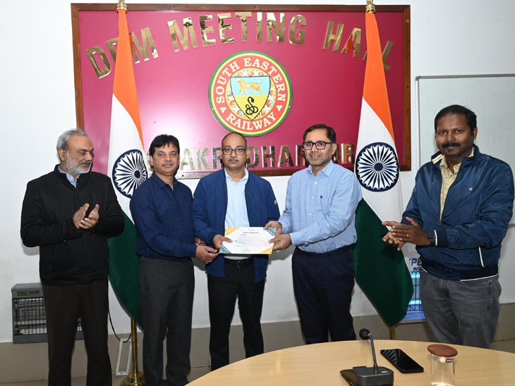 वाइल्ड लाइफ ट्रस्ट‎ ऑफ इंडिया के प्रतिनिधियों ने‎ 22 हाथियों‎ के एक झुंड की जान बचाने वाले रेलकर्मियों और अधिकारियों‎‎‎‎‎‎‎‎‎‎‎‎‎‎‎‎‎‎‎‎‎ को सम्मानित किया।