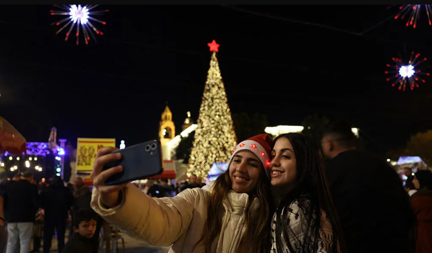 यीशु मसीह के जन्म स्थान बेथलेहम में 2 साल बाद धूम-धाम से क्रिसमस मनाया जा रहा है। बेथलेहम के चर्चित नेटिविटी स्क्वायर को सजाया गया है।