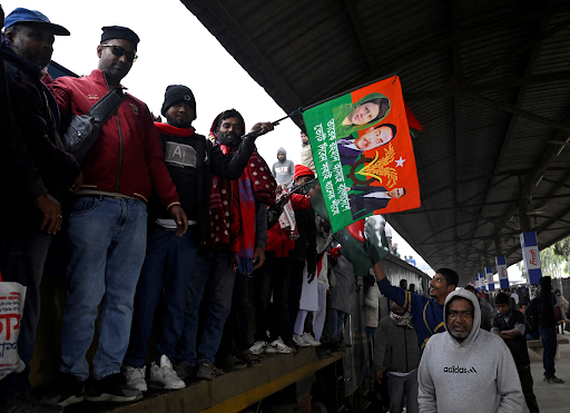 तारिक रहमान के स्वागत की तैयारी में ट्रेनों में भरकर समर्थक ढाका पहुंचे। कई समर्थक पार्टी के झंडे लहराते नजर आए।