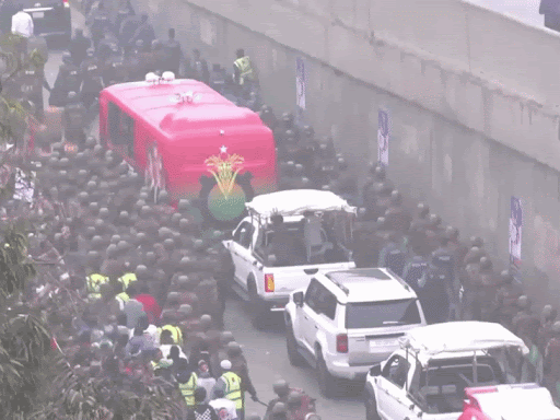 तारिक रहमान एयरपोर्ट से बुलेटप्रूफ बस में निकले।