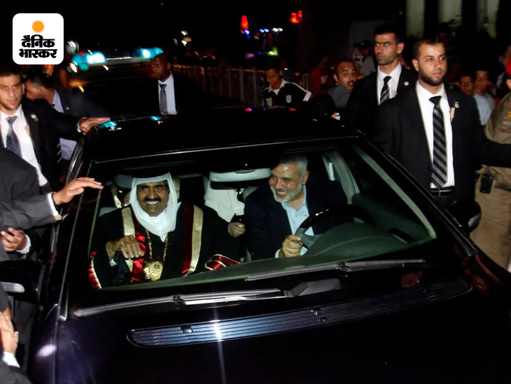 हमास चीफ इस्माइल हानिया के पास कई महंगी गाड़ियां थी। जब भी कोई VIP आता है तो वह अक्सर खुद ड्राइव करता था। ये तस्वीर गाजा की है जब कतर के एक अमीर उससे मिलने आए थे।