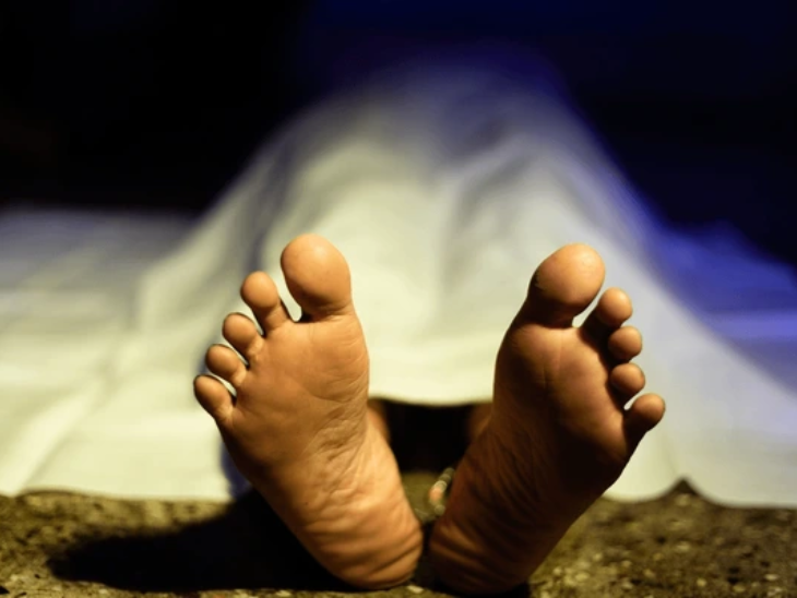 पुलिस ने अमृत के शव को पोस्टमॉर्टम के लिए राजबाड़ी सदर अस्पताल के मुर्दाघर भेज दिया है। (प्रतीकात्मक तस्वीर)