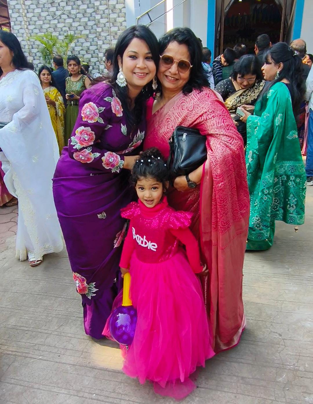 समाजजनों ने कुछ इस तरह एक दूसरे को पर्व की बधाई दी।