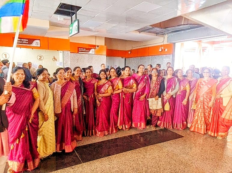 भोपाल मेट्रो का मैन्युवल टिकट सिस्टम फेल…हंगामा:  काउंटर से 80 टिकट देने से मना किया; यात्री बोले-क्या टिकट देने में 6 घंटे लगते हैं? – Bhopal News