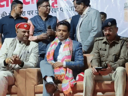 मंत्री, विधायक और प्रशासनिक अधिकारी रहे मौजूद।