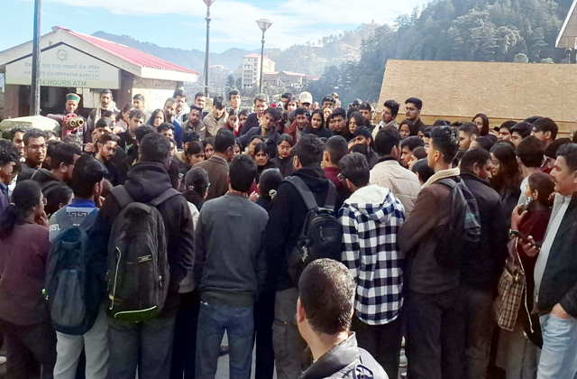 IGMC के रेजिडेंट डॉक्टरों ने लिया एक दिन के सामूहिक छुट्‌टी पर जाने का निर्णय।