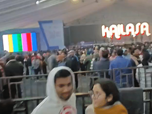 कैलाश की नाराजगी के बाद पुलिस ने मोर्चा संभाला। हंगामा कर रहे लोगों को शांत कराया।