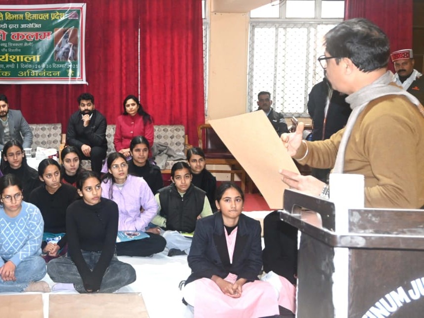 मंडी में पहाड़ी लघु चित्रकला शैली कार्यशाला का शुभारंभ:  उपायुक्त ने संरक्षण पर दिया जोर, बोले-कलाकारों के प्रोत्साहन से ही बनेगी विश्व प्रसिद्ध – Mandi (Himachal Pradesh) News