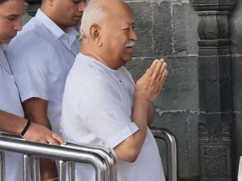 RSS પ્રમુખ મોહન ભાગવતે ભગવાન વેંકટેશ્વર સ્વામી મંદિરમાં દર્શન કર્યા.