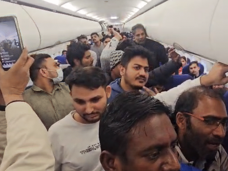 इंडिगो की फ्लाइट में 100 से ज्यादा यात्री सफर कर रहे थे।