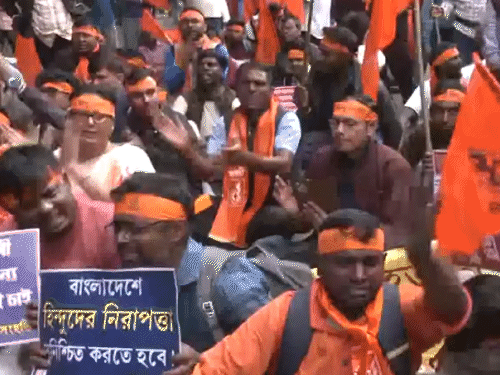 ডেপুটি হাইকমিশন পর্যন্ত বিক্ষোভ মিছিল করে হিন্দু সংহিতা কর্মীরা।