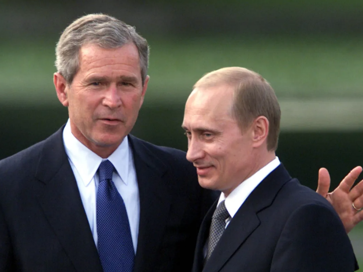 रूस के राष्ट्रपति व्लादिमीर पुतिन और अमेरिका के पूर्व राष्ट्रपति जॉर्ज डब्ल्यू बुश ने 2001 से 2008 के दौरान 2 बार पाकिस्तान के परमाणु खतरे को लेकर बातचीत की थी।