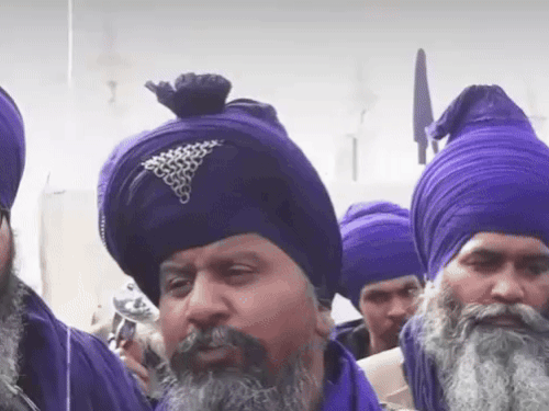 फ्तेहगढ़ साहिब शहीदी सभा में बीबी दलेर कौर के मसले पर बोलते निहंग सिंह।