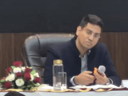 नगर निगम कमिश्नर आदित्य डेचलवाल।