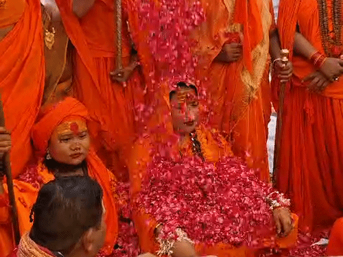 तीन नवंबर को टीना मां का आचार्य महामंडलेश्वर पद पर पट्‌टाभिषेक किया गया था।