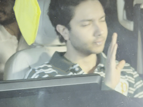 সালমান খানের জন্মদিন উদযাপন করতে ফার্মহাউসে পৌঁছেছেন সালমান খানের ভাগ্নে নির্ভান খান এবং আরহান খান।