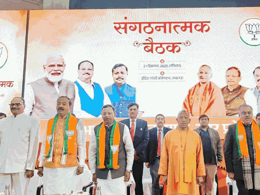 सीएम योगी ने भी पार्टी के सांसद-विधायकों को चेताया था।