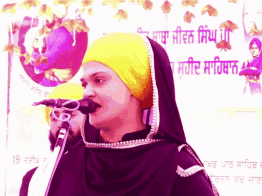 22 दिसंबर को बटाला के गांव के गुरुद्वारा में दीवान में बोलतीं ढाडी दलेर कौर।