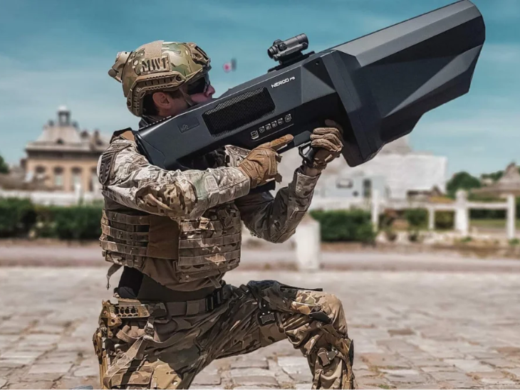 सुफ्रा जैमिंग गन को पाकिस्तान के नेशनल इलेक्ट्रॉनिक्स कॉम्प्लेक्स (NECOP) ने विकसित किया है।