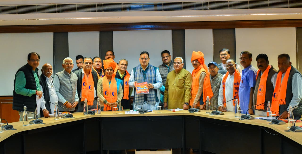 मुख्यमंत्री भजनलाल शर्मा को भारतीय मजदूर संघ के क्षेत्रीय संगठन मंत्री सीवी राजेश, प्रदेश अध्यक्ष राजेंद्र सिंह डाबी, एवं प्रदेश महामंत्री हरिमोहन शर्मा के नेतृत्व में प्रतिनिधि मंडल ने ज्ञापन सौंपा।