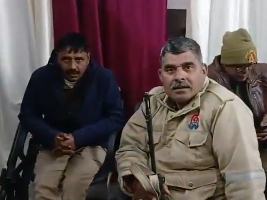 आयकर विभाग की टीम ने रजिस्ट्री कार्यालय में औचक छापेमारी की। - Dainik Bhaskar