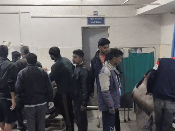 उदयपुर के गोगुंदा में हुई घटना के बाद गोगुंदा अस्पताल में दोनों का प्राथमिक उपचार किया गया और उसके बाद उदयपुर रेफर किया गया।