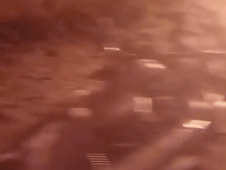 उदयपुर के नाई थाना क्षेत्र के पई गांव में बीती देर रात 3 से 4 हमलावरों ने एक घर को आग लगा दी।