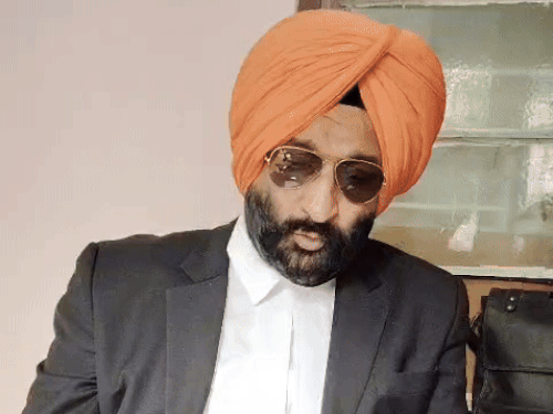 कोटा में वकील इंद्रमोहन सिंह हनी ने बॉलीवुड स्टार सलमान खान और राजश्री पान मसाला कंपनी के खिलाफ कंज्यूमर कोर्ट में याचिका दायर की थी।