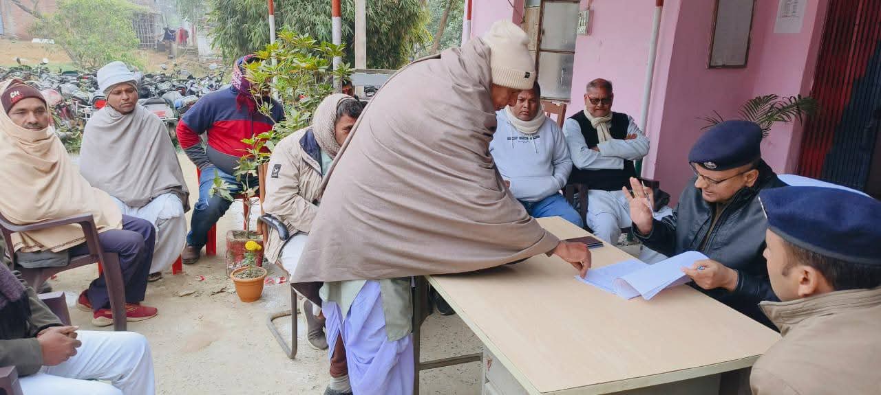 घनश्यामपुर थाना पर ग्रामीण एसपी जन संवाद करते हुए