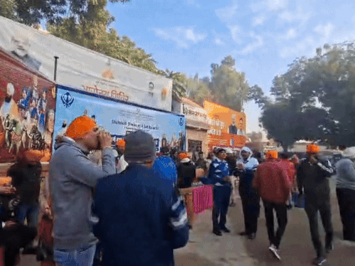 गुरुद्वारा बुड्ढा जोहड़ साहिब में मौजूद संगत।