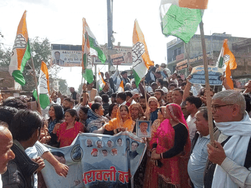 गांधी तिराहे पर विरोध प्रदर्शन